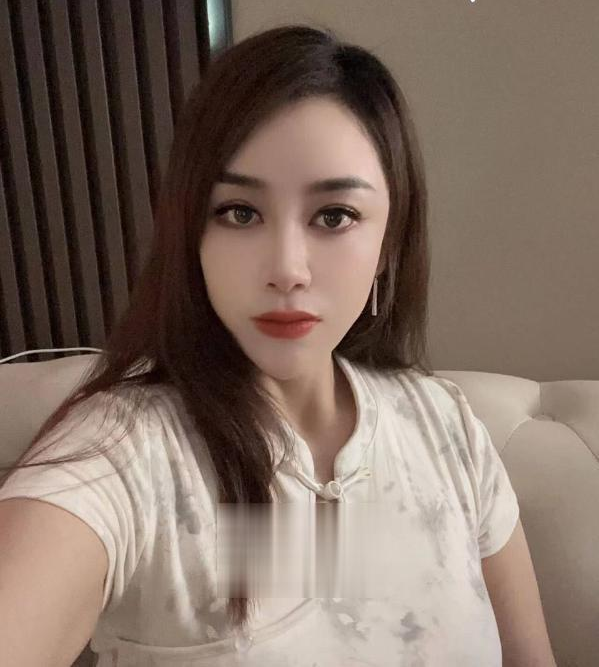高挑长腿性感小少妇