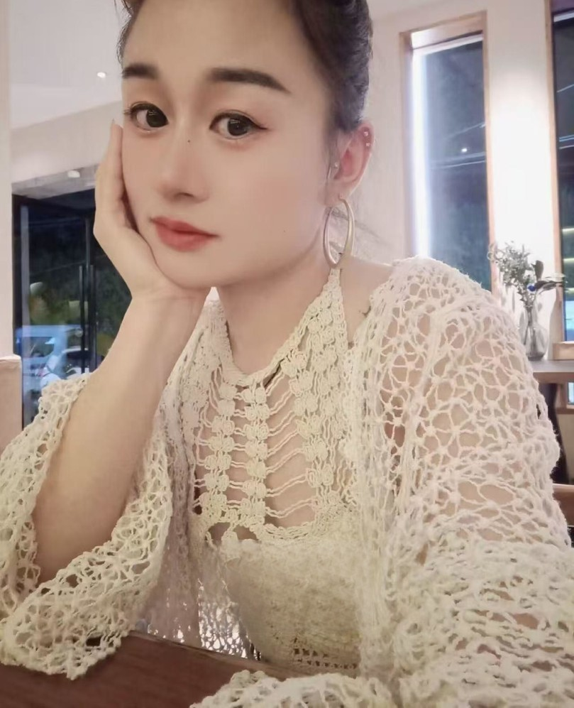 聋哑娇小妹子