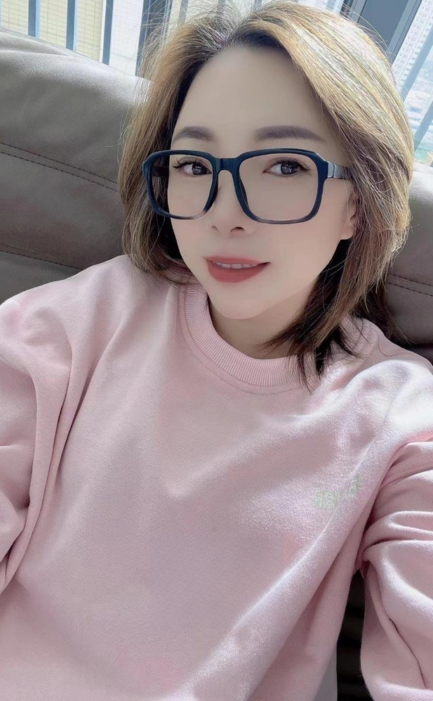 广州越秀区眼镜气质御姐女