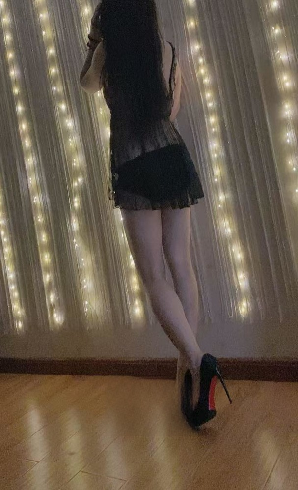 西青白嫩大屁股辣妹