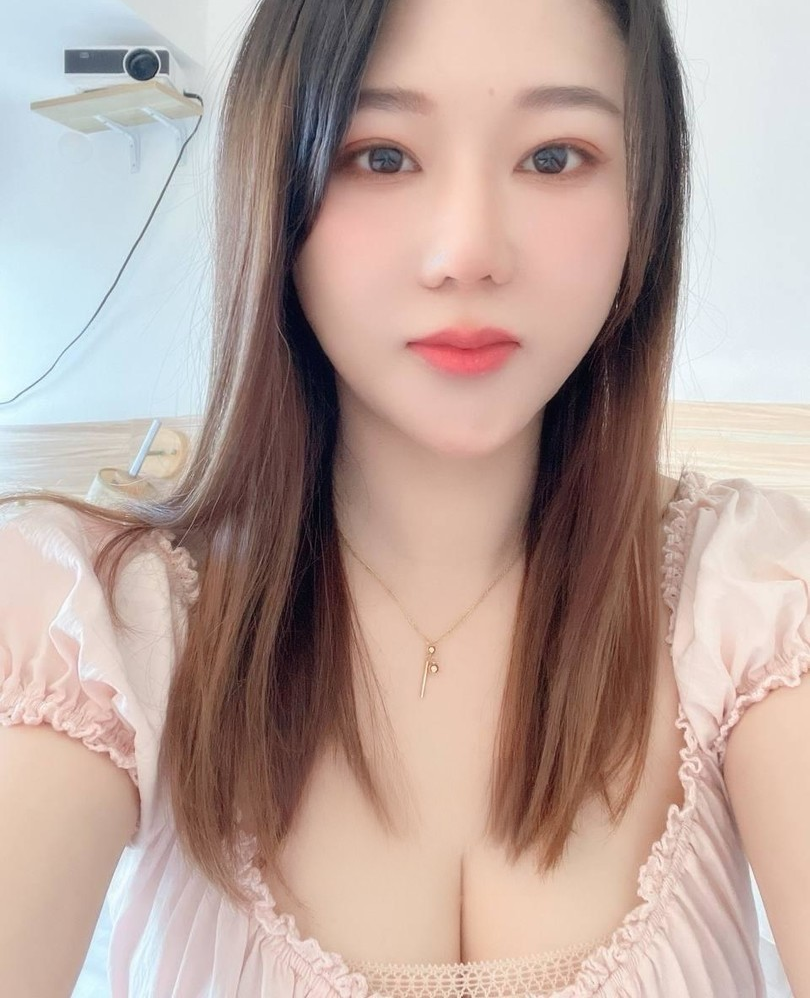 体验御姐的翘臀最适合后入
