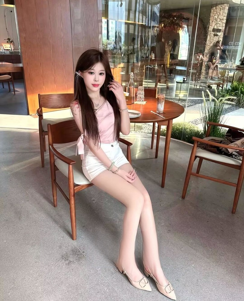 兼职丝袜诱惑婉儿