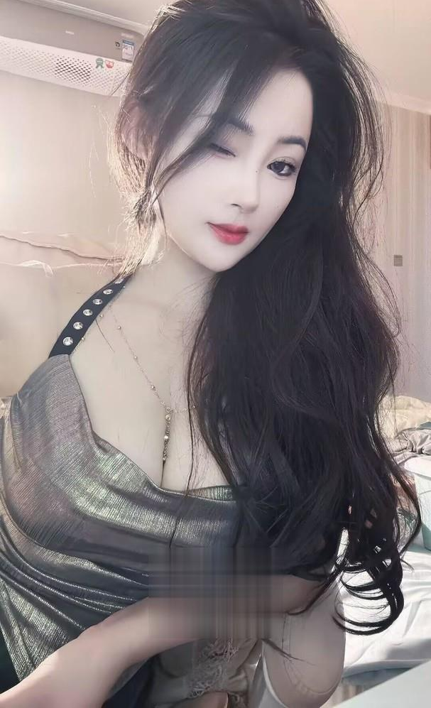 极品蜜桃臀嫩妹刚下海不久