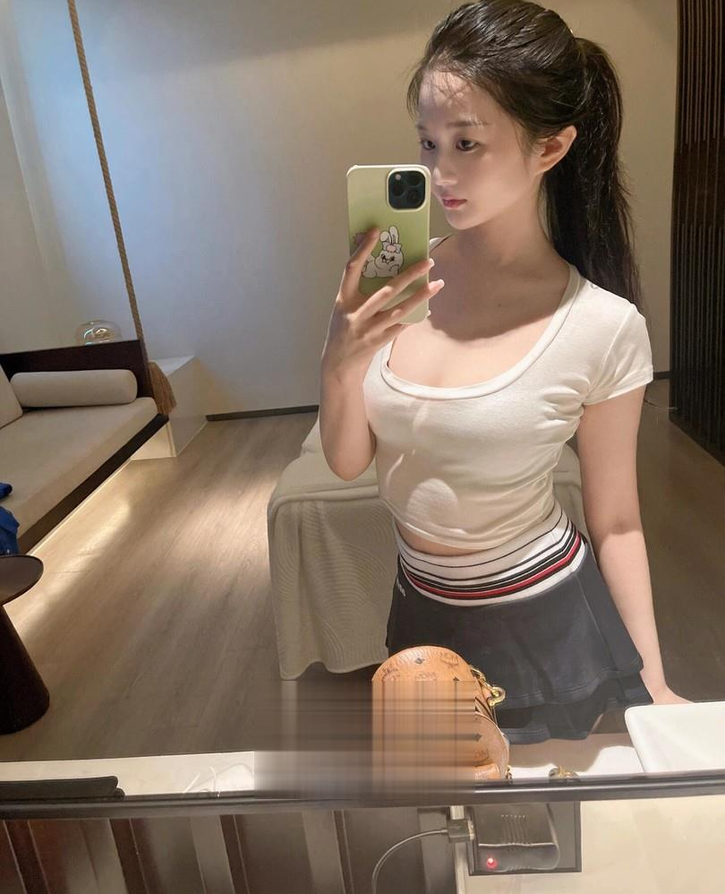 妩媚温柔的密汁白乳骚妹