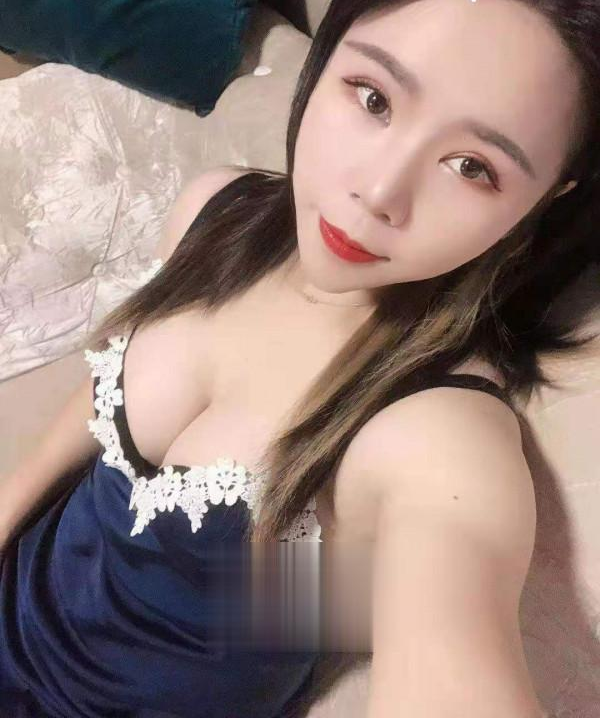 极品白乳听话嫩妹很骚