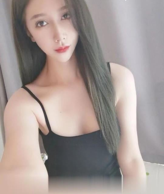 三通身材火辣的气质美女