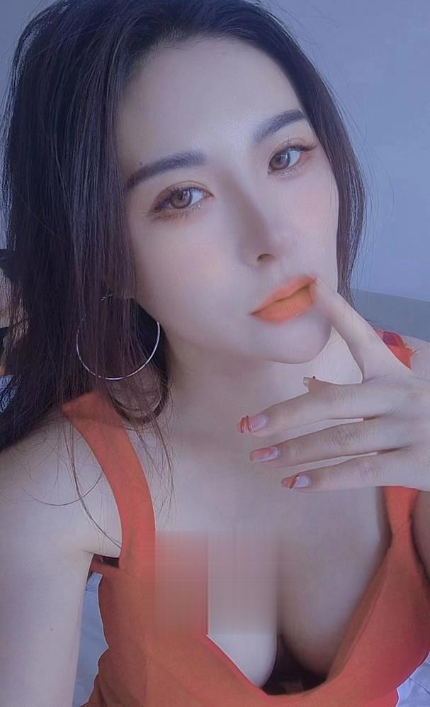 太原敏感深喉白嫩小姐姐
