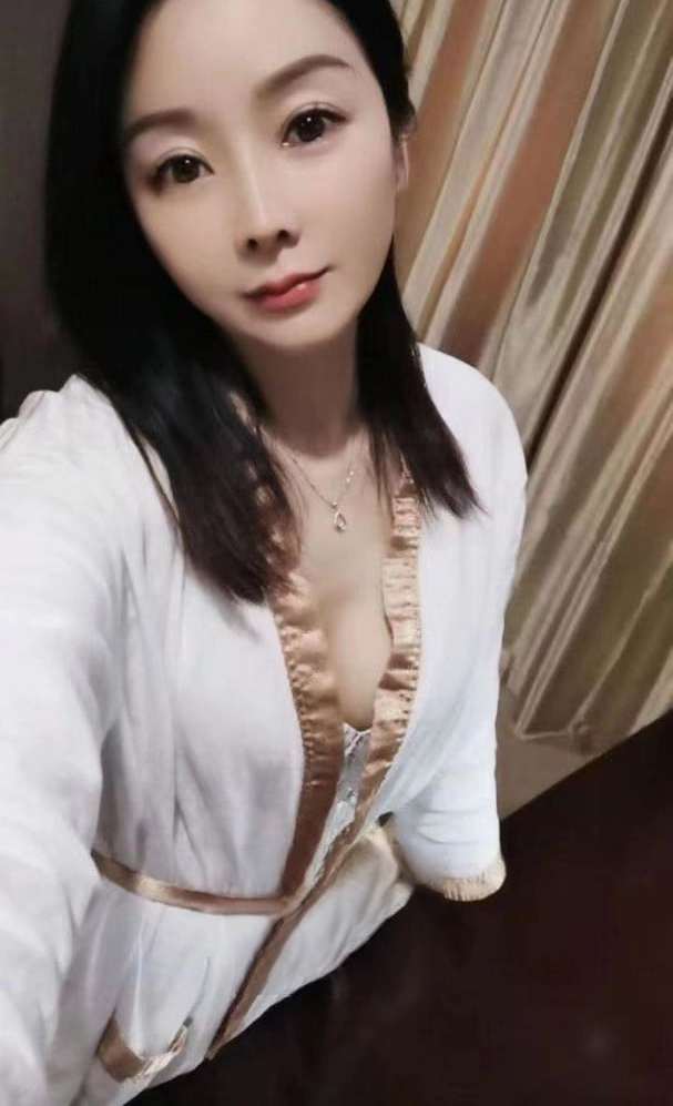 桐梓林丰臀细腰颜值老师
