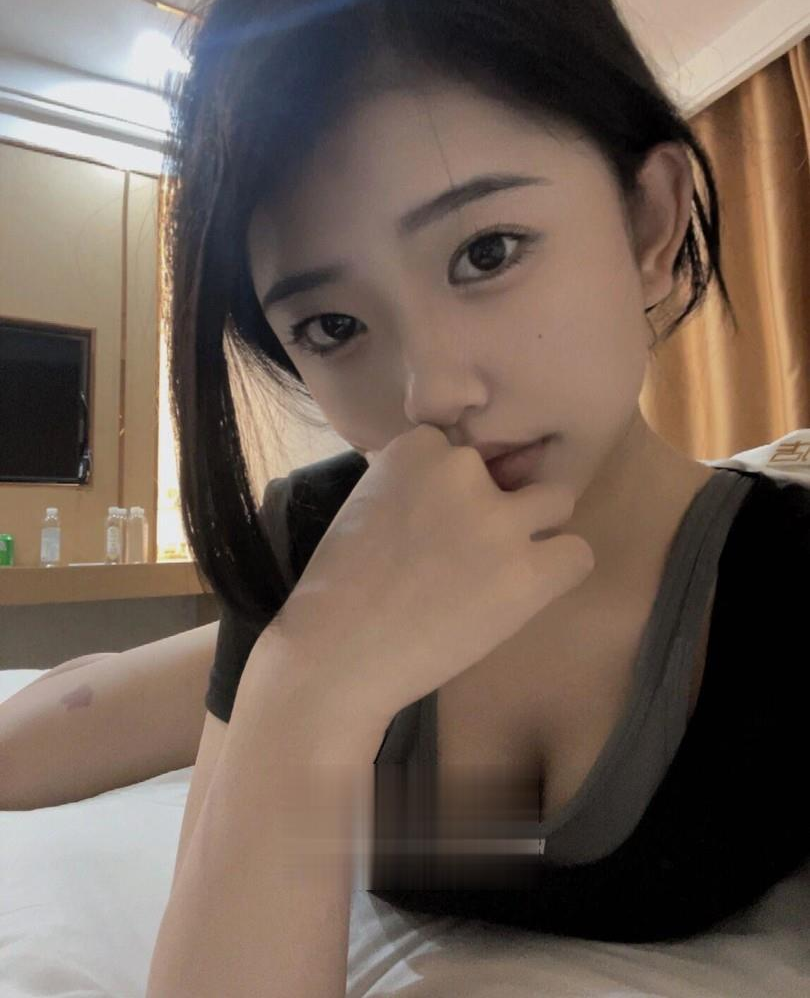 口活一流的妩媚小淑女水多会吸