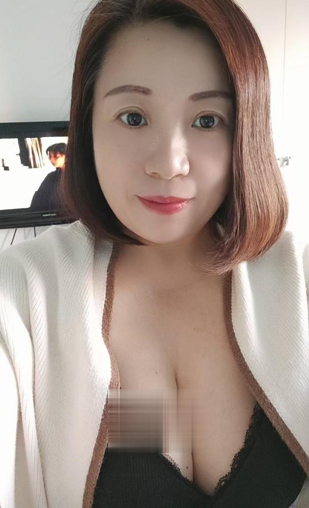 大奶妩媚少妇