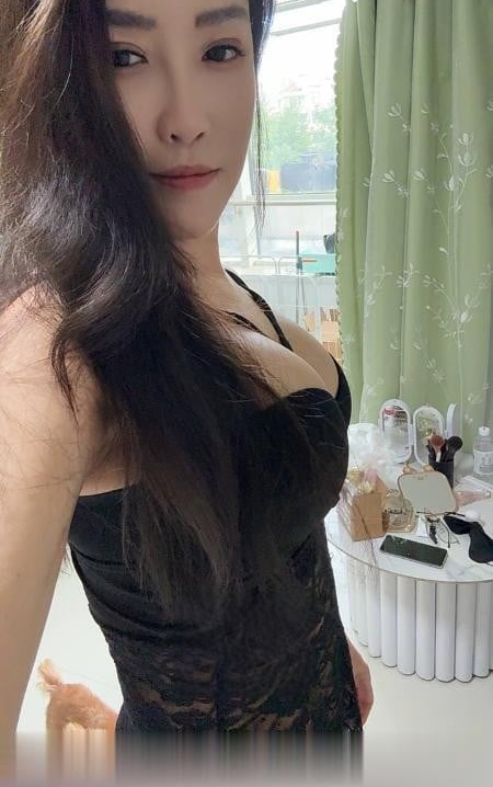 性感小姐姐前凸后翘非常nice