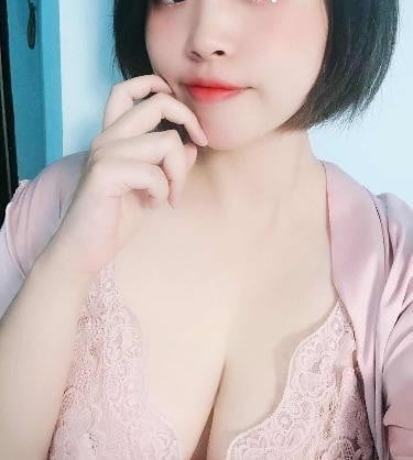 小小年纪，大大的奶