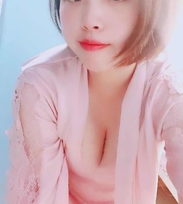小小年纪，大大的奶