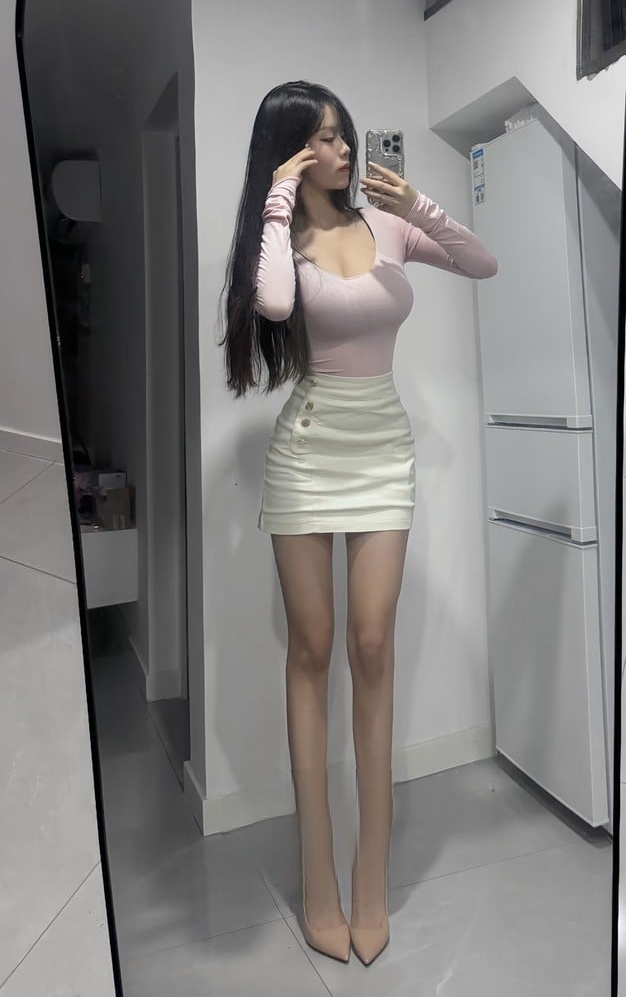 骚b极品身材小妹