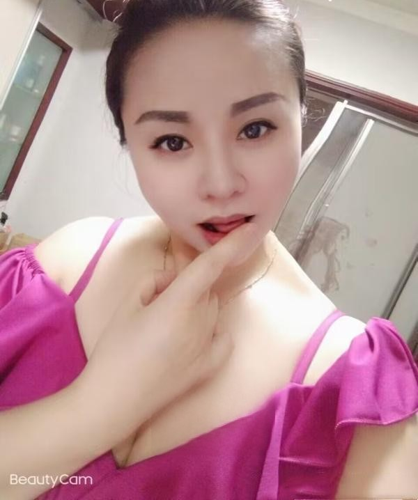 居家性感少妇甜甜