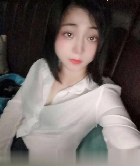 朝阳C胸性感美女