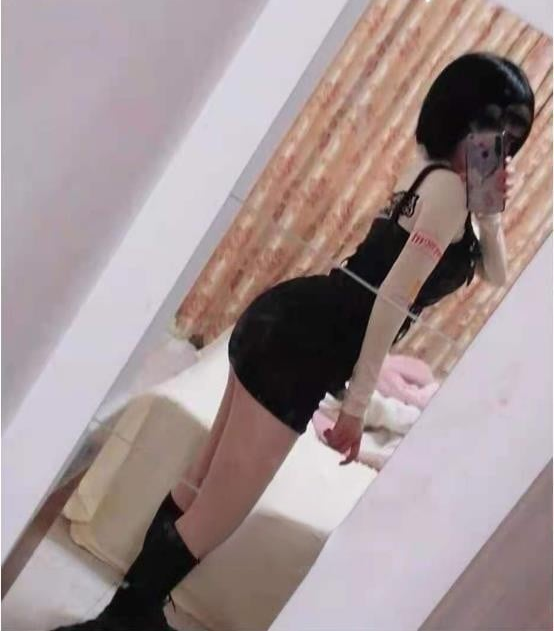 丰满性感骚妹子