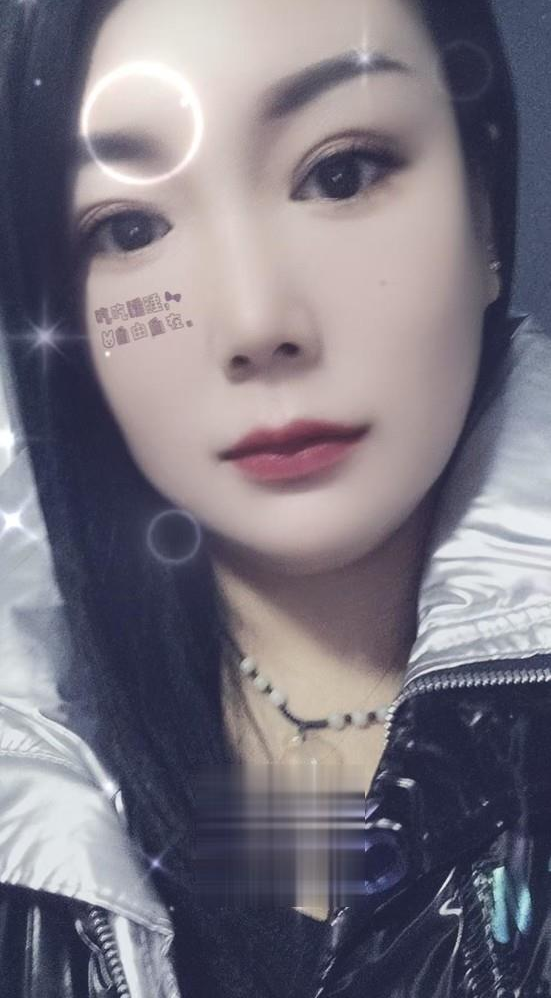 高个大胸美女