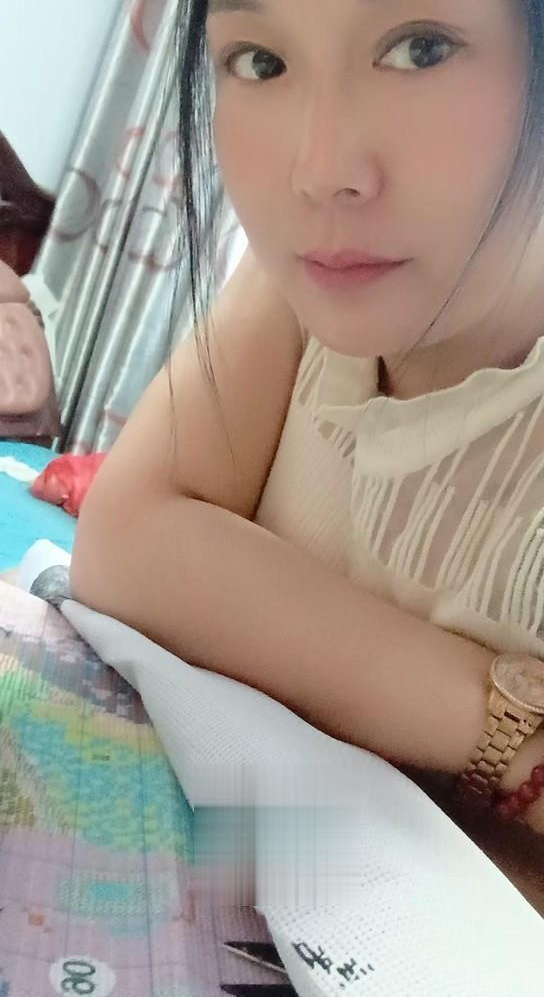 高个大胸美女