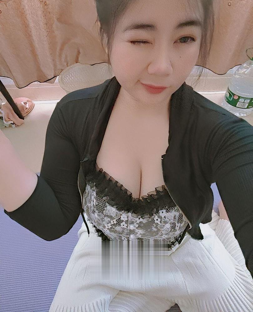 微胖类型水多多小姐姐