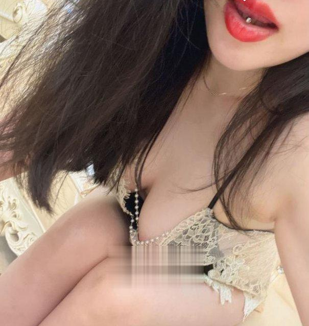 蜜汁多水爆乳细腰小妖精