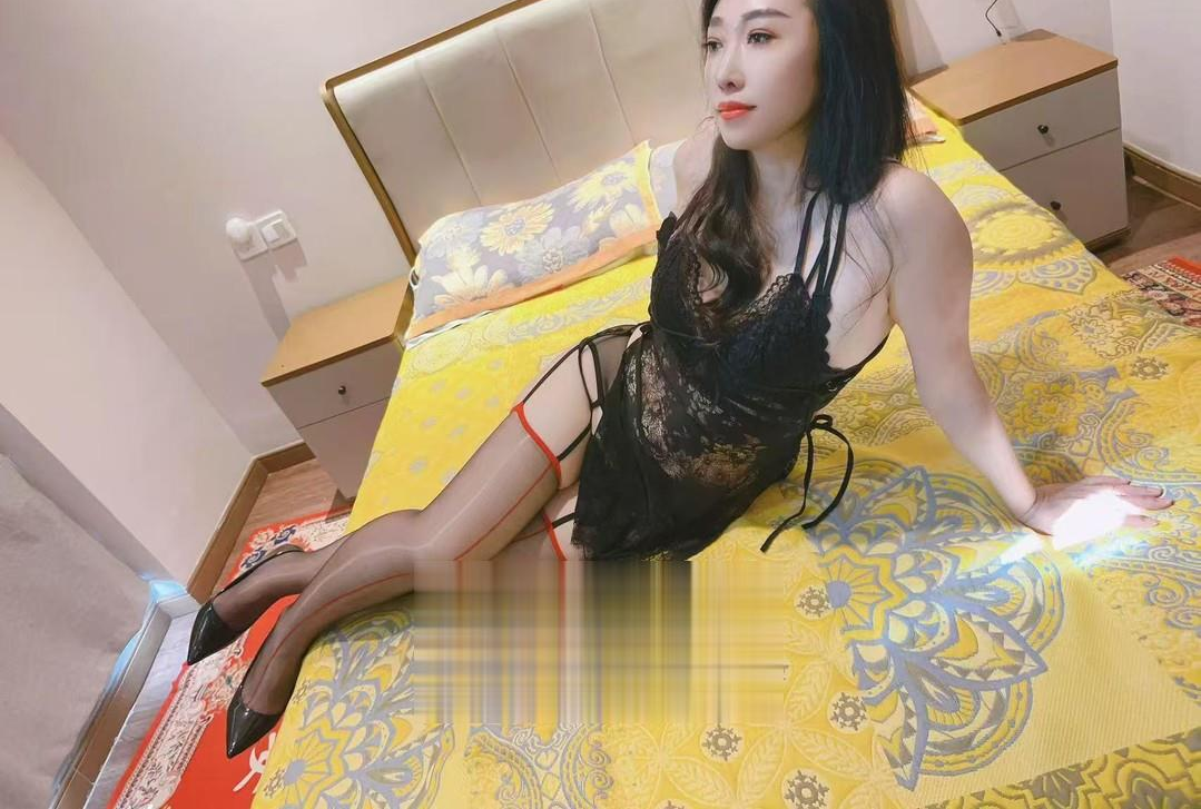 可以双飞的女王s菲菲