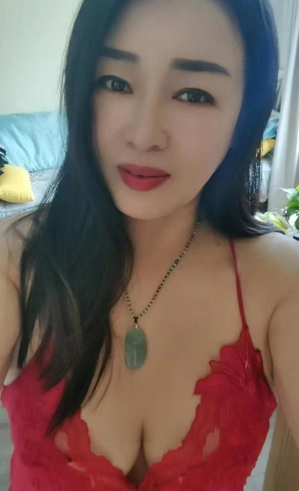丰乳肥臀美艳少妇