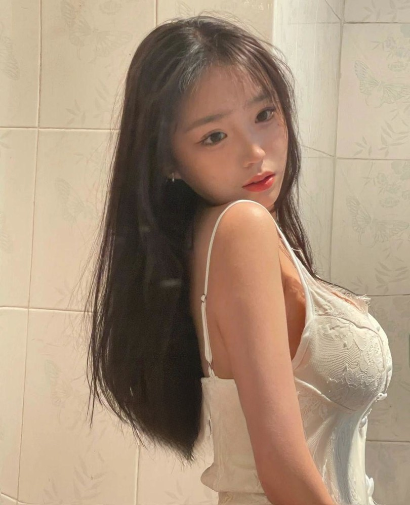 丰满D杯美女