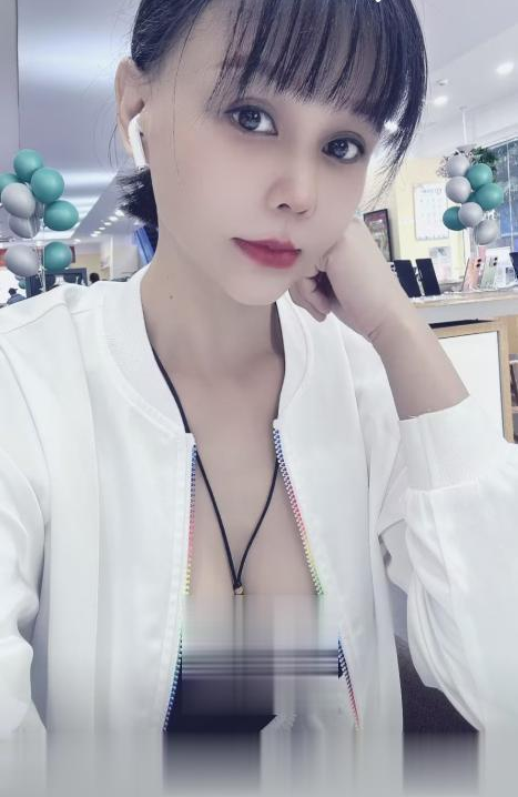 长腿丝袜翘臀妹子