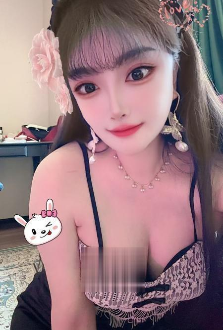 大胸服务美女