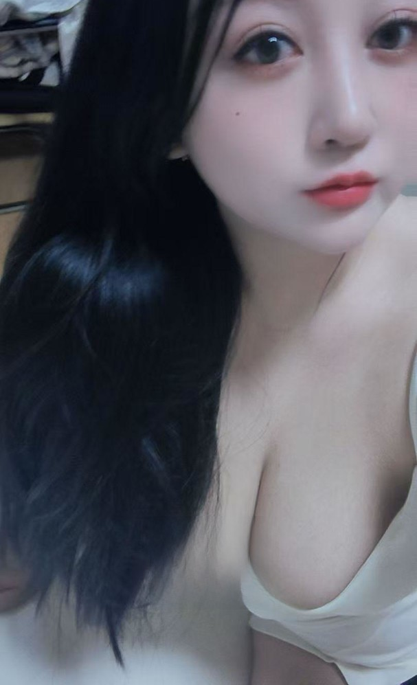 大奶骚妇小雅