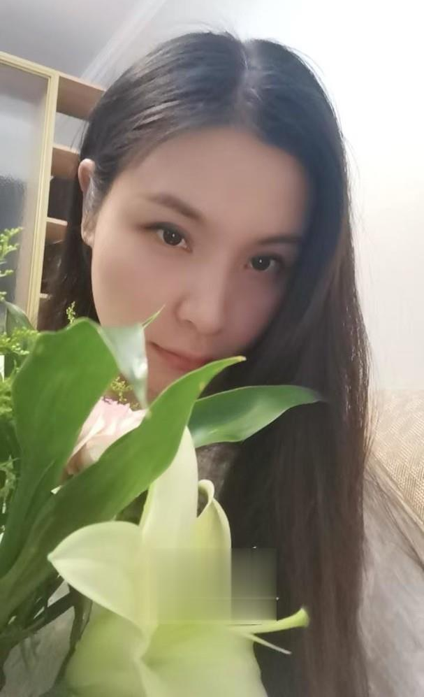 汉口火车站小女人