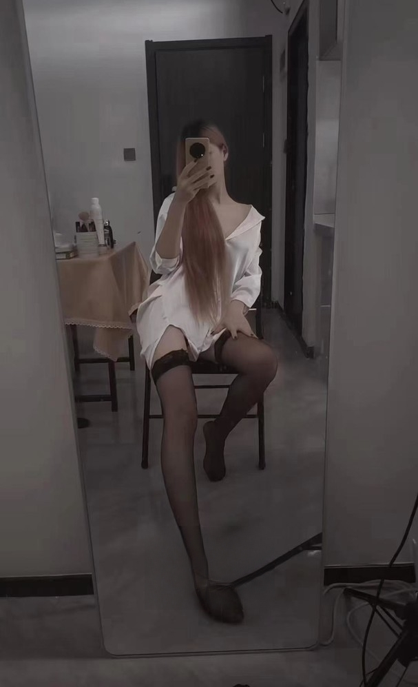 黑丝小少妇