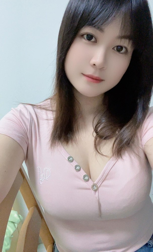 丰满大胸妹子婉怡