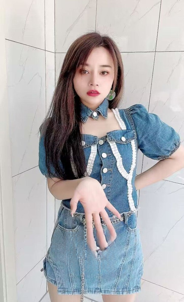 迈皋桥服装店少妇