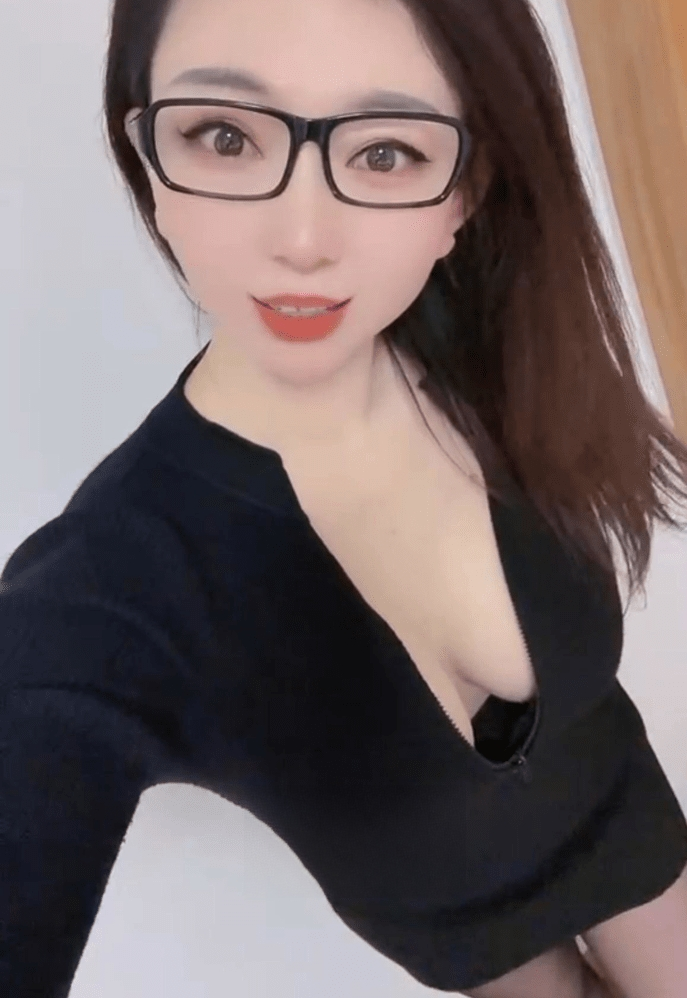 后入三通眼镜骚妹