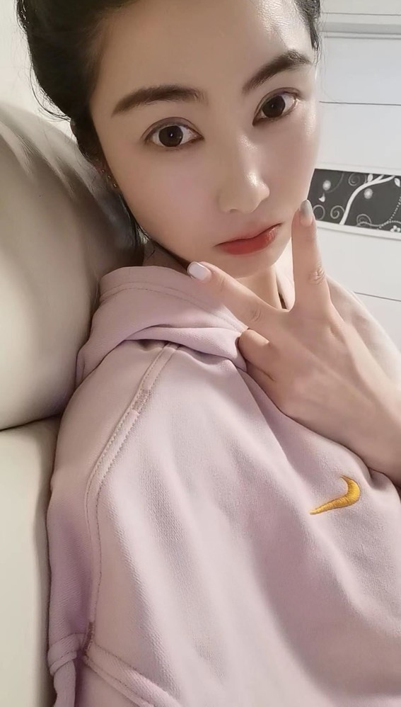 夫子庙前凸后翘娜娜