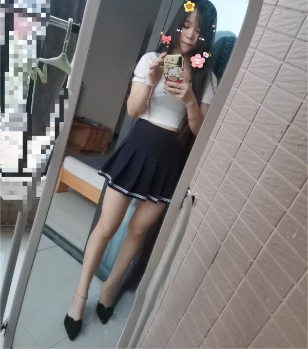 小巧玲珑jk装妮子