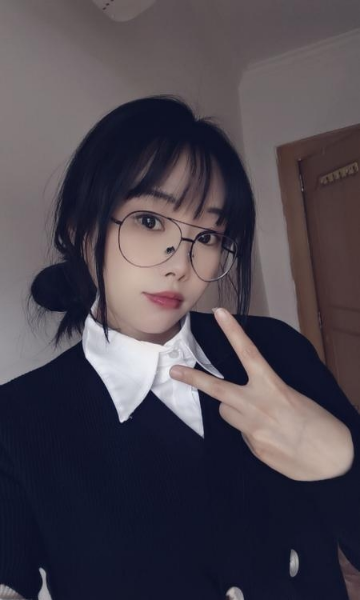 眼镜妹萌萌