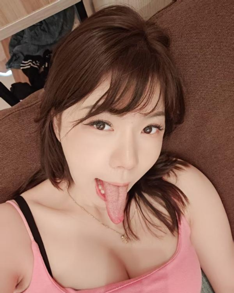 长舌少妇