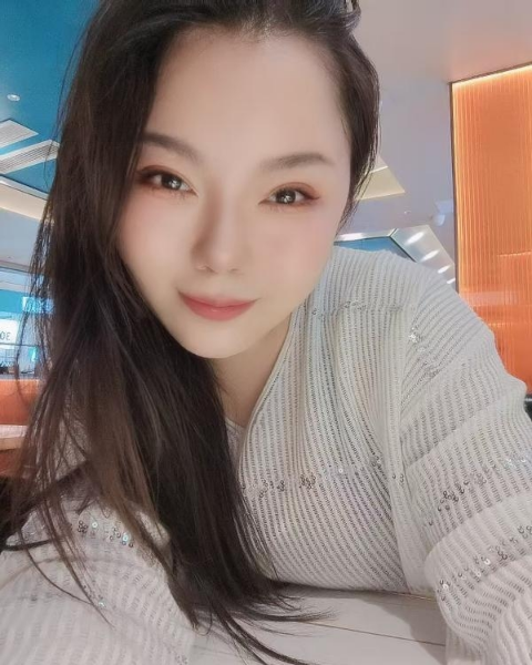 E罩杯美甲店老板娘