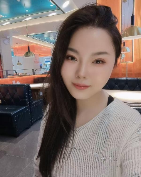 E罩杯美甲店老板娘