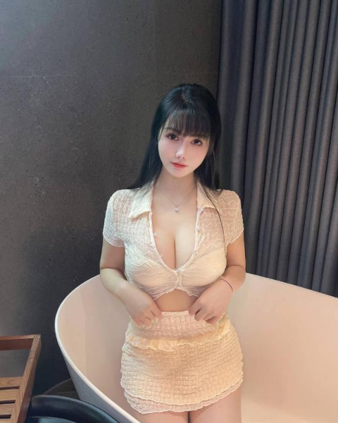 越秀F豪乳萱萱