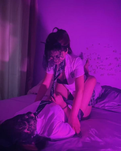 双飞两骚妇