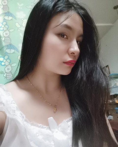 汉口火车站娇小妹子