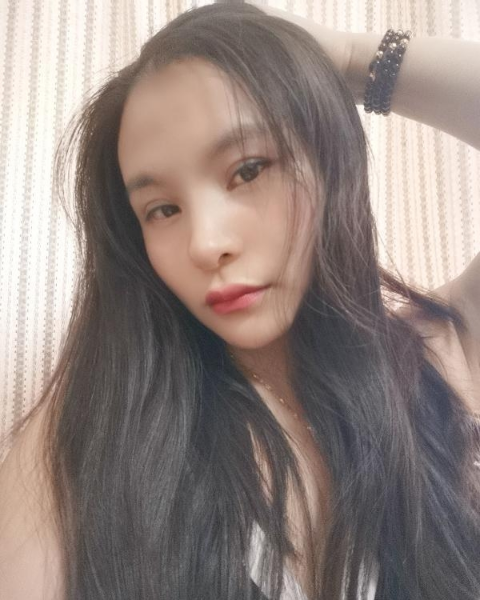 汉口火车站娇小妹子