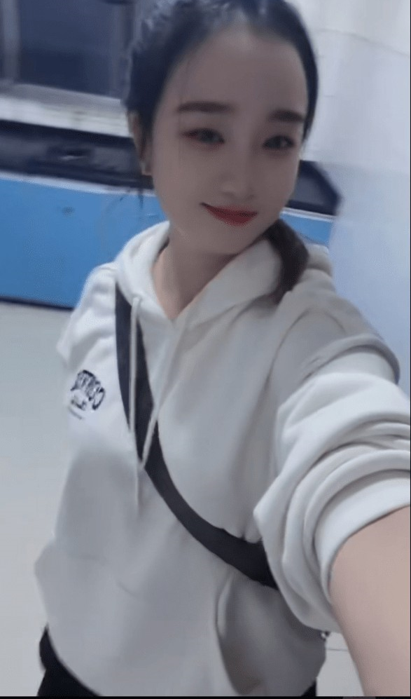 秦淮大奶彤彤回来啦