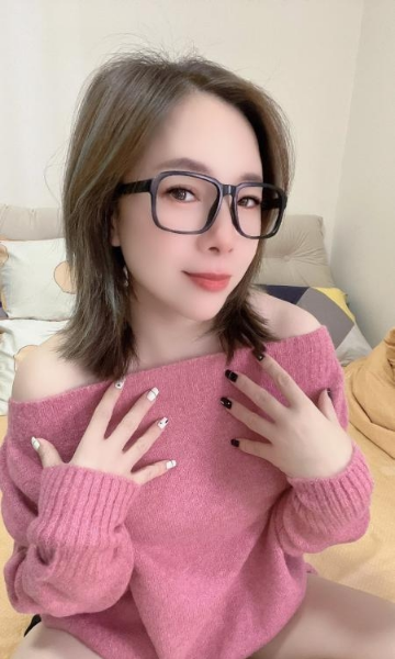 眼镜轻熟姐姐