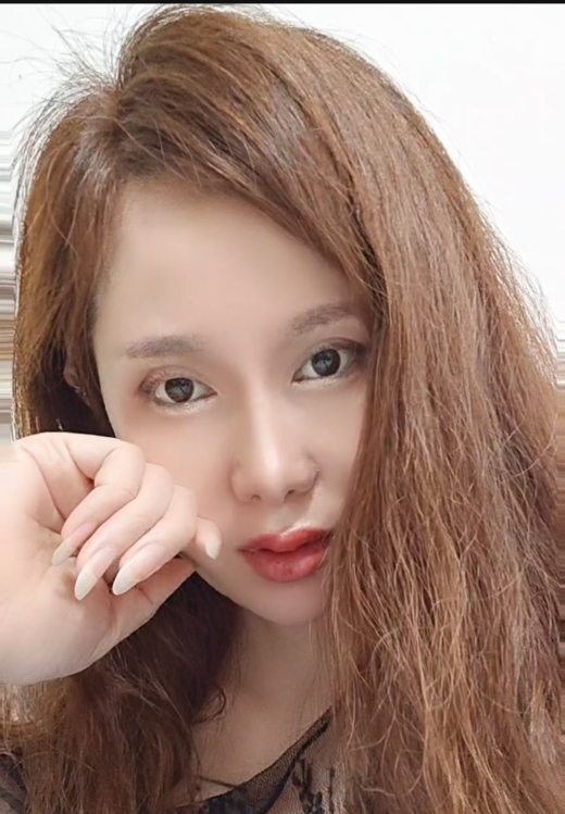 草房附近熟女小姐姐