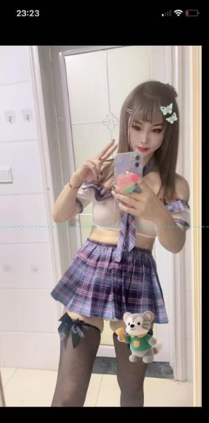 可亲苗条骚妇